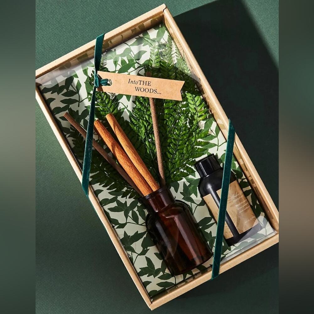 NEW ANTHROPOLOGIE Christmas Holiday Botanical Bouquet Scent Diffuser Jar Reeds